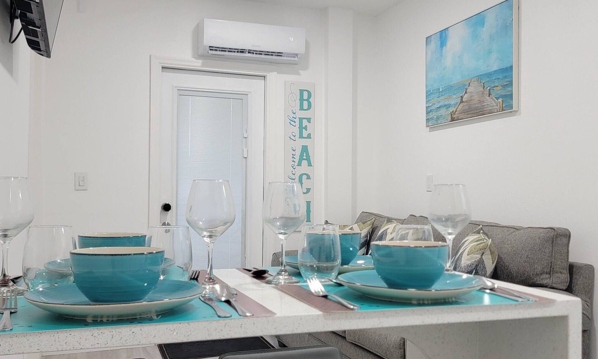 Bradenton House | Modern Coastal Charm Near AMI Beach-IMG Academy