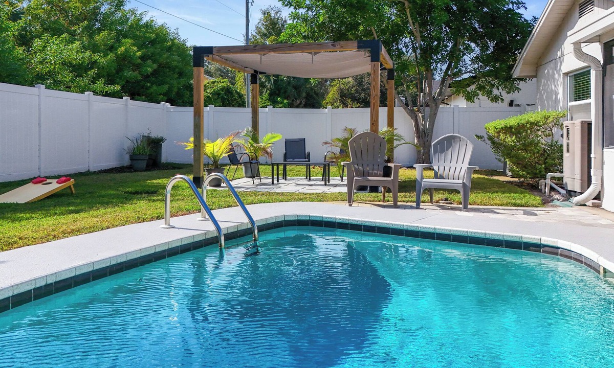 Dunedin House | 🔆Modern Coastal Cottage🔆 Heated Pool, Beaches, Dunedin