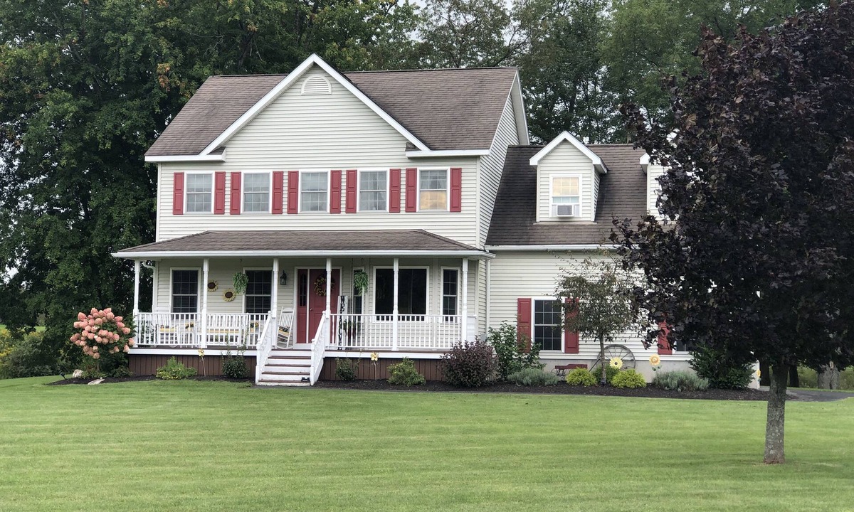 Town of Augusta House | Modern Colonial house on Golf Course with a hot tub