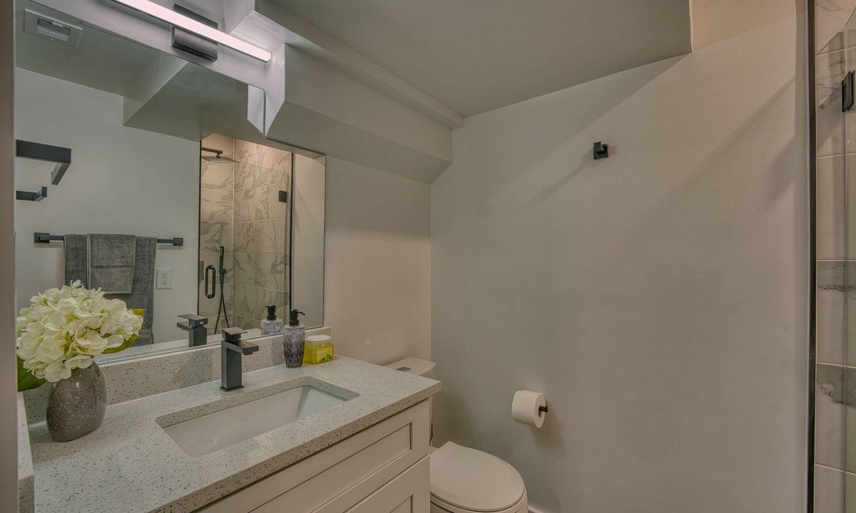 16th Street Heights Apartment | Modern & Colorful ~ 5 STAR Location