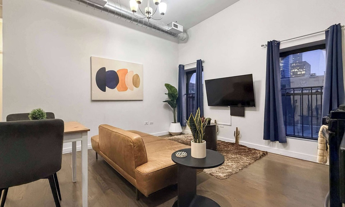 West Loop Apartment | Modern Comfort: 1BR Unit w/Laundry