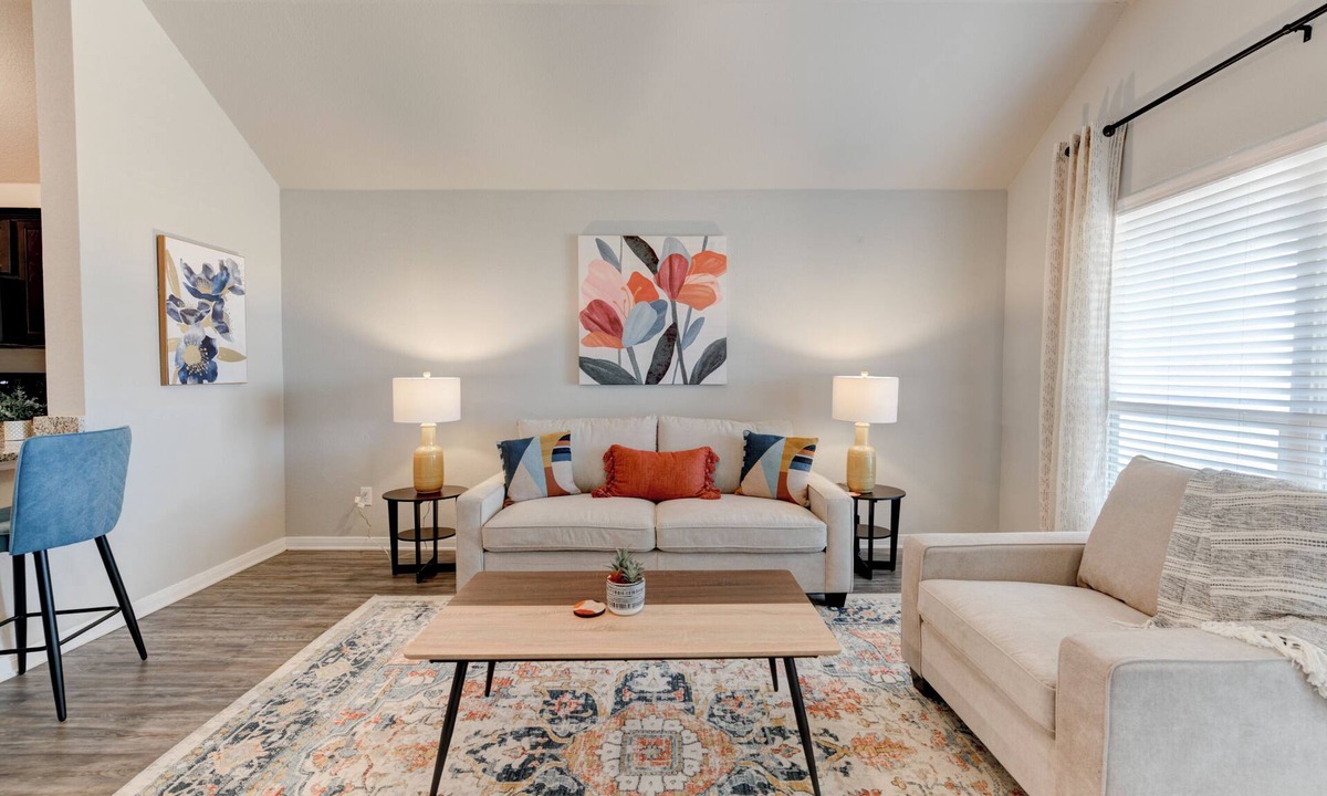 Temple Apartment | Modern Comfort Heart of Temple