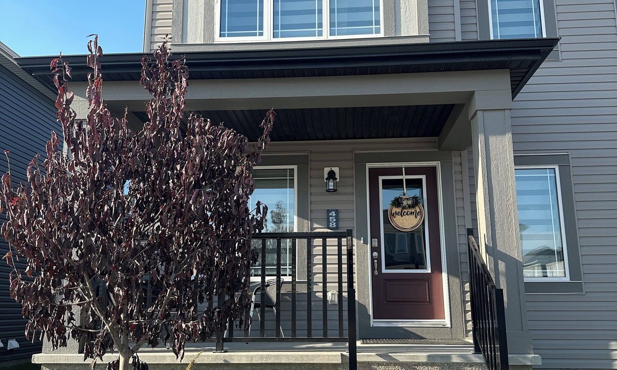 Airdrie House | ✨ Modern Comfort in a Newly Built 3-Bedroom Townhome ✨