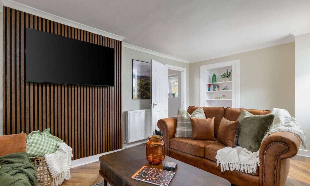 Callander Condo | Modern Comfort in Historic Callander