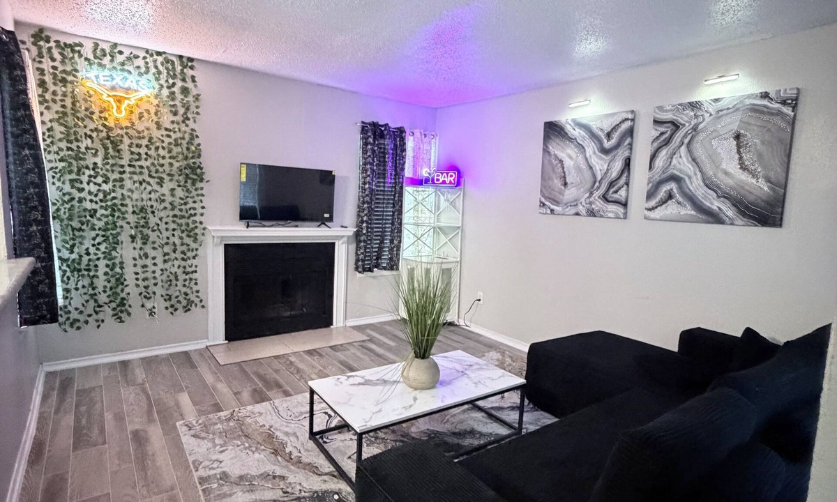 North Arlington House | Modern Comfort Near AT&T Stadium Peaceful Getaway in DFW