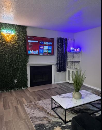 North Arlington Apartment | Modern Comfort Near AT&T Stadium Peaceful Getaway in DFW