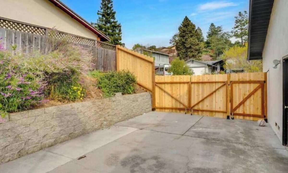 Pinole House | Modern Comfort: Silvercreek Edition