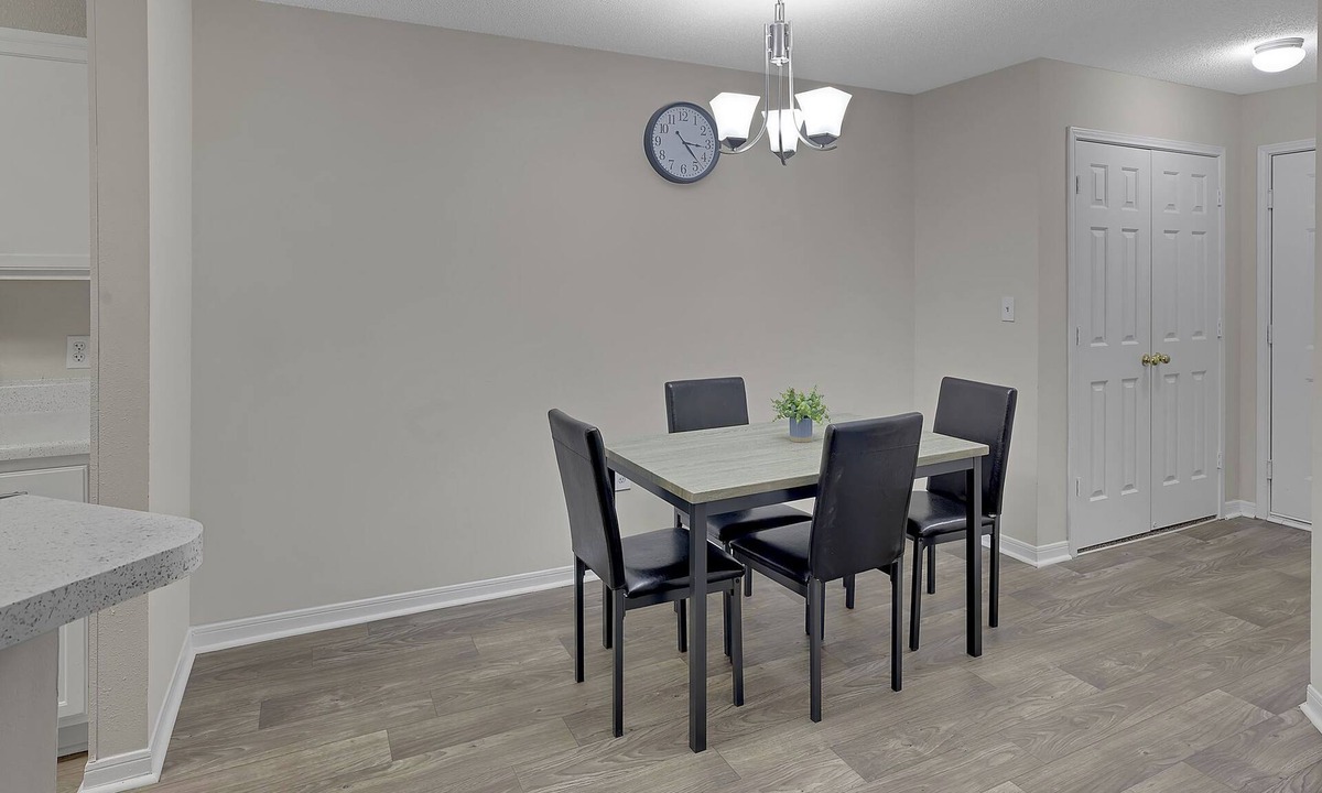 Sand Ridge Apartment | Modern Comfort w/Balcony, Kitchen & WiFi