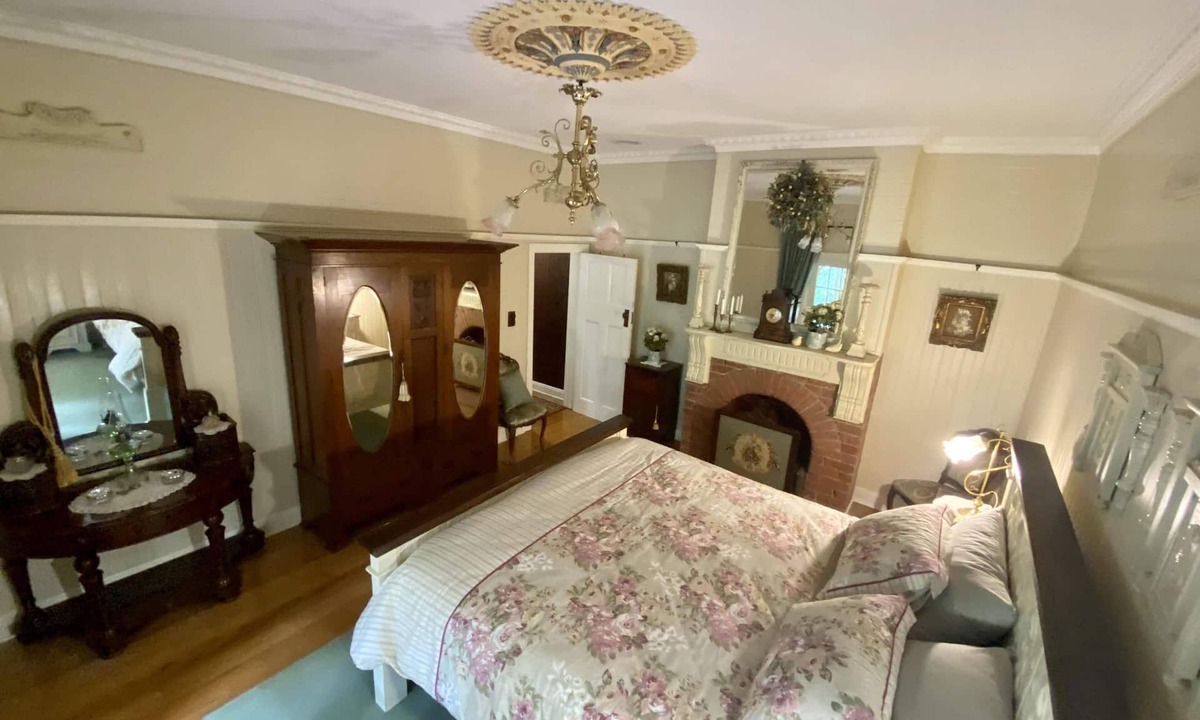 Warburton House | Modern comfort with old world charm.