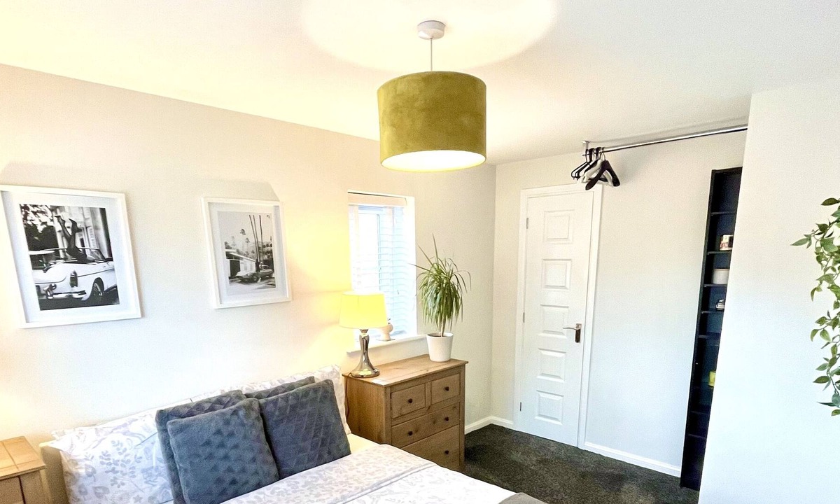 Church Gresley House | Modern comfortable Two Bedroom Home
