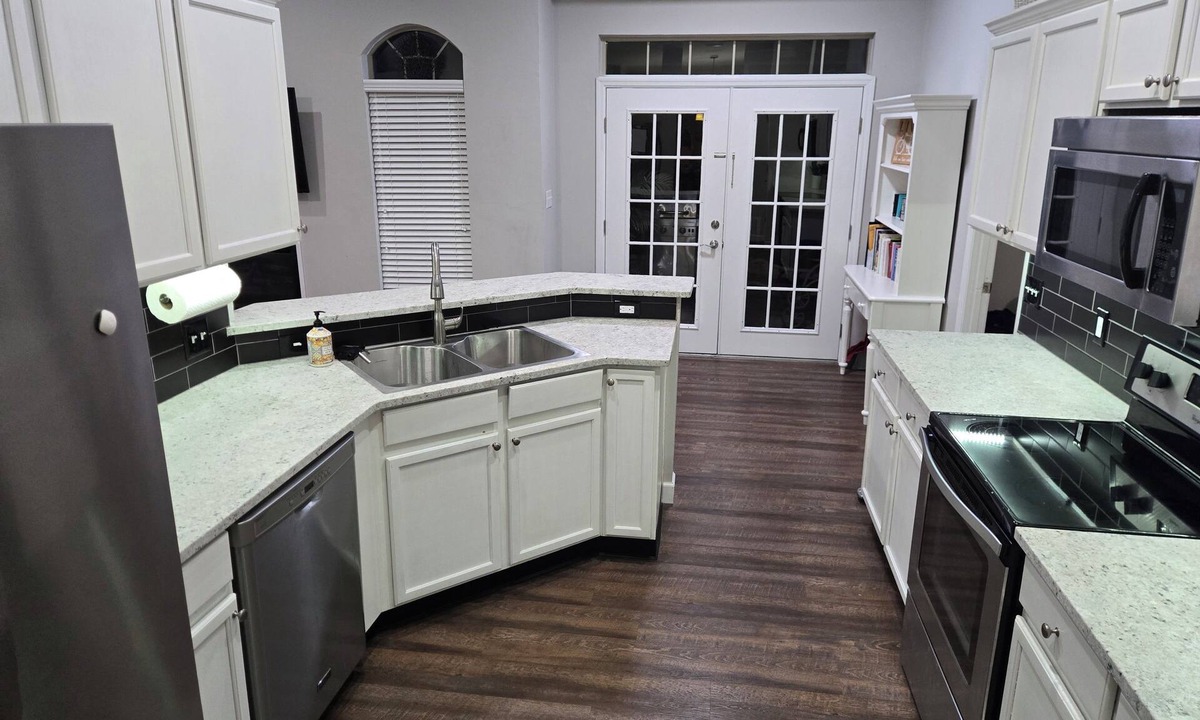 Lake City House | Modern, comfortable 2 BR, 1 bath, full kitchen.