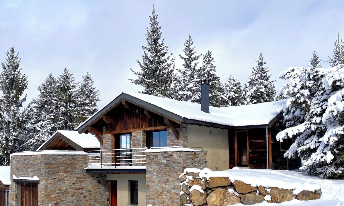 Pyrenees 2000 Ski Chalet | Modern, comfortable family chalet 2 steps from the ski and hiking trails