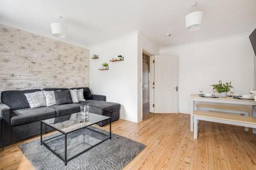 Bedford Apartment | Modern & Comfortable with Free Parking