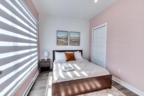 Longueuil Apartment | Modern Comforts 3 Bedroom & Full Kitchen & Wifi & Easy Montreal Access