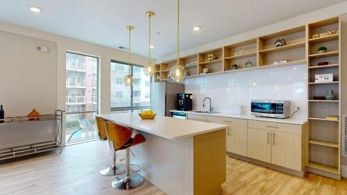 Downtown Apartment | Modern Comforts Free Gym Access