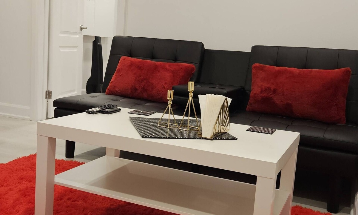 Sharon House | Modern comfy brand new basement apartment in a convenient place, pet friendly.