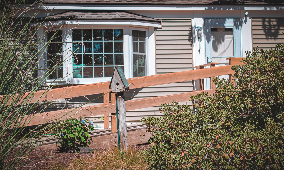 South Dennis House | Modern & Comfy Family Oasis ~ Games, Backyard, BBQ