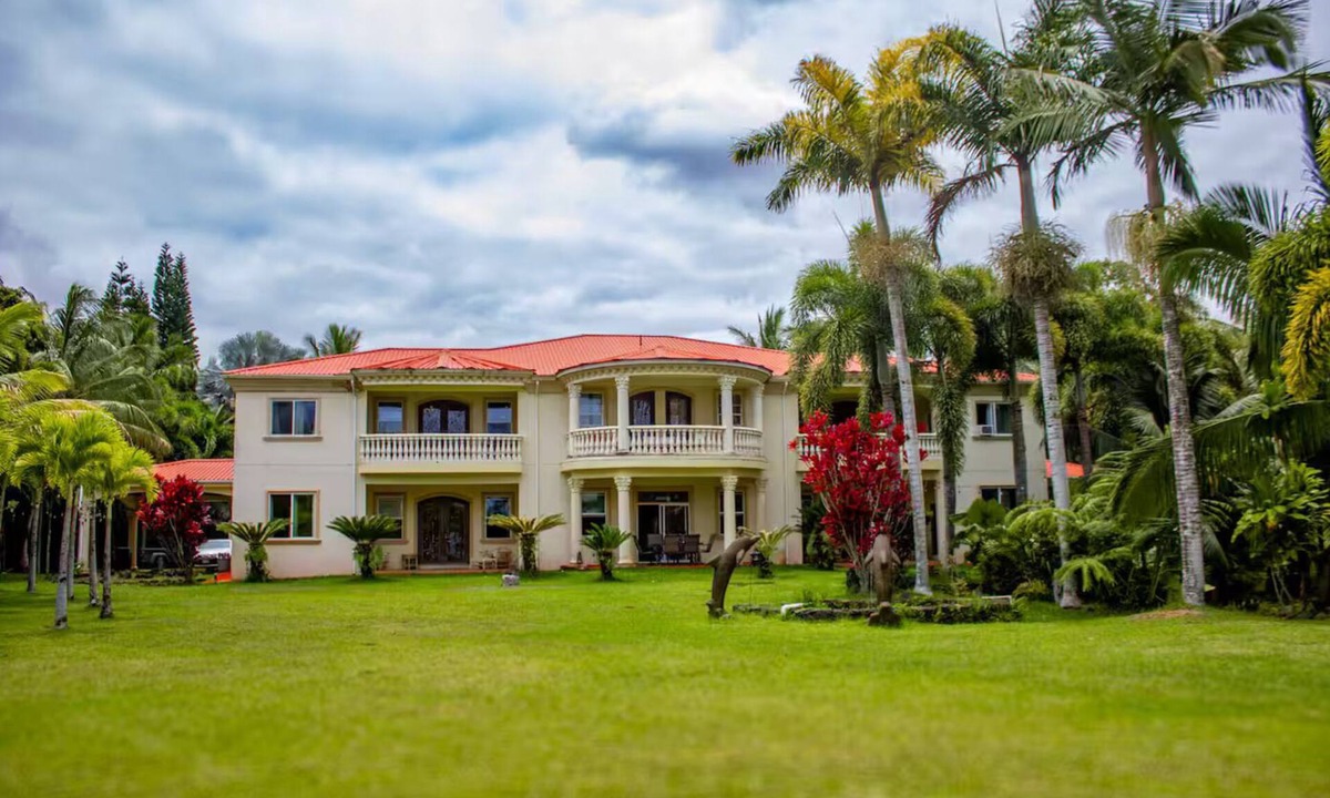 Pepeekeo Apartment | Modern & Comfy Gem: Oceanfront Views, Balcony, Pkg