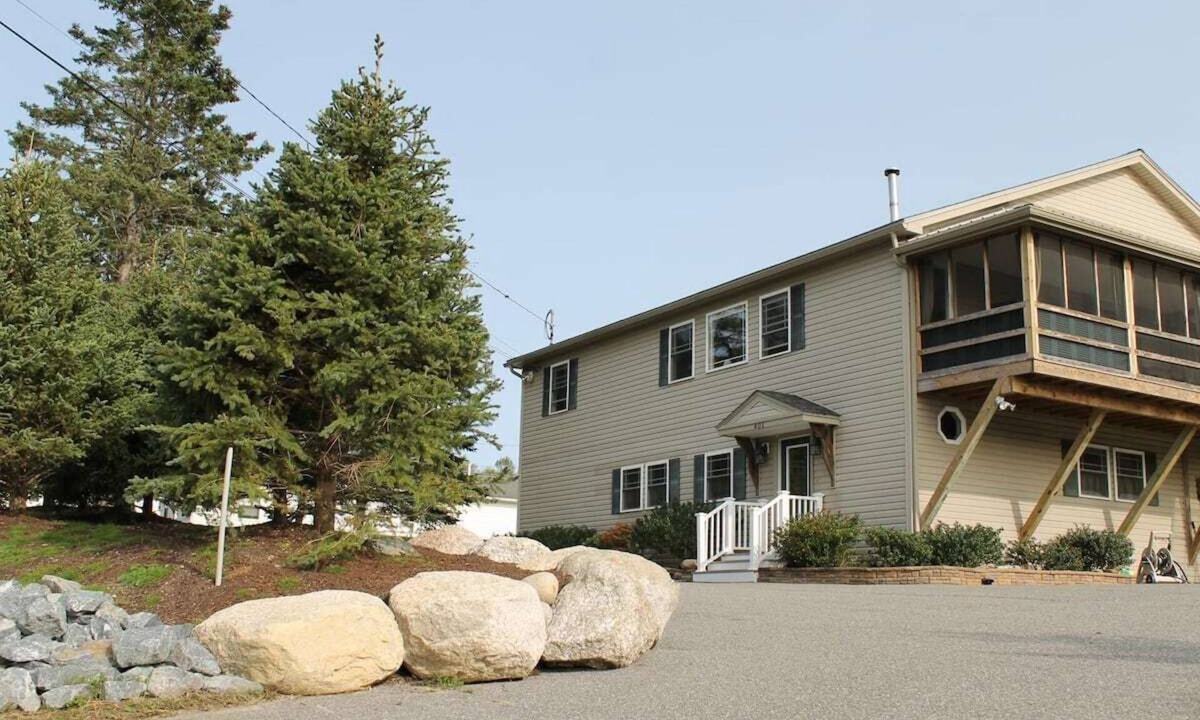 Ellsworth Condo | Modern Condo #2!