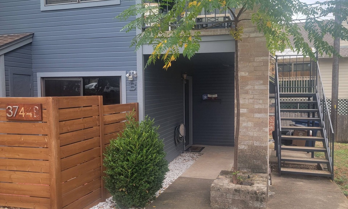South Lamar Condo | Modern condo 4 miles from Zilker park!