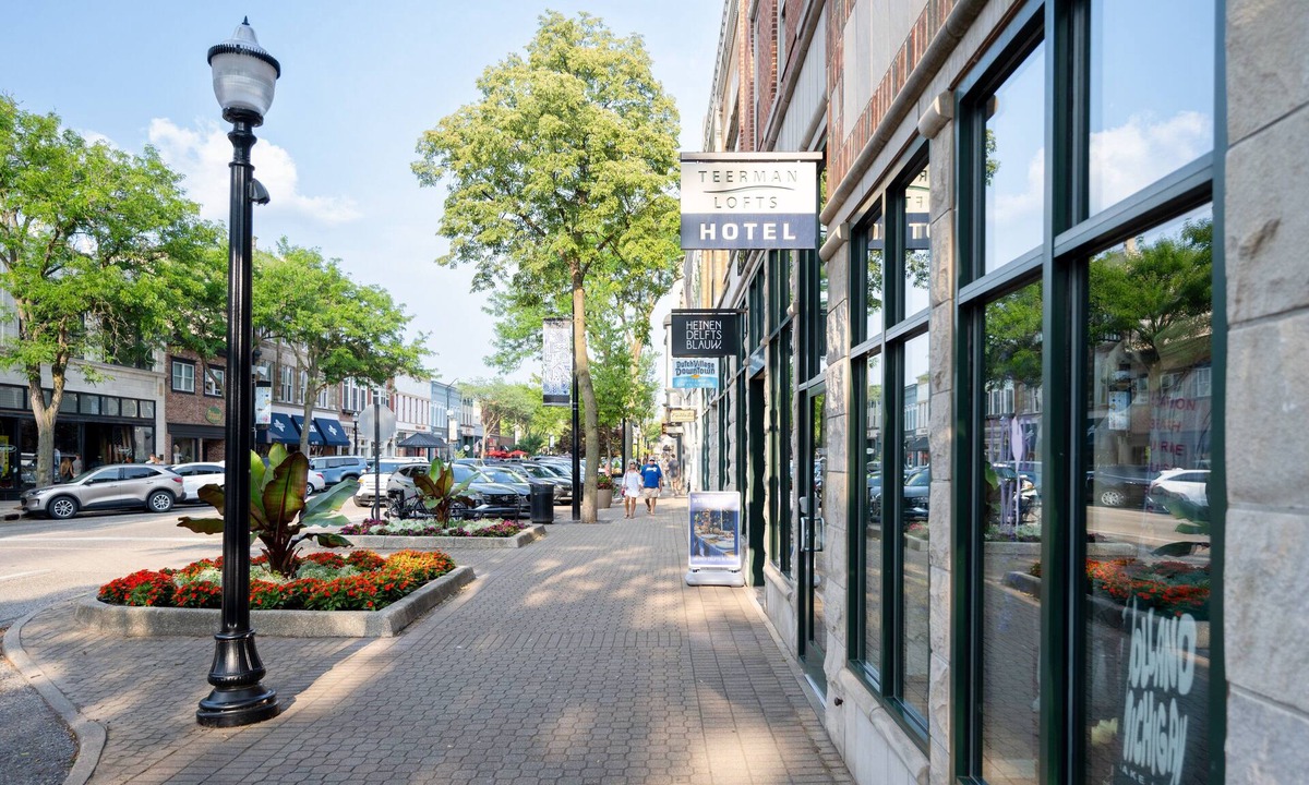 Holland Condo | Modern Condo in Downtown Holland: The Macatawa