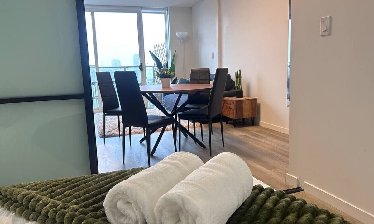 Hintonburg Apartment | Modern condo in the heart of Westboro