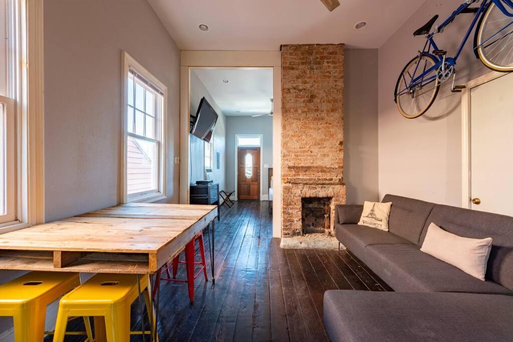 South 7th Ward Apartment | Modern Condo IV Blocks from Quarters
