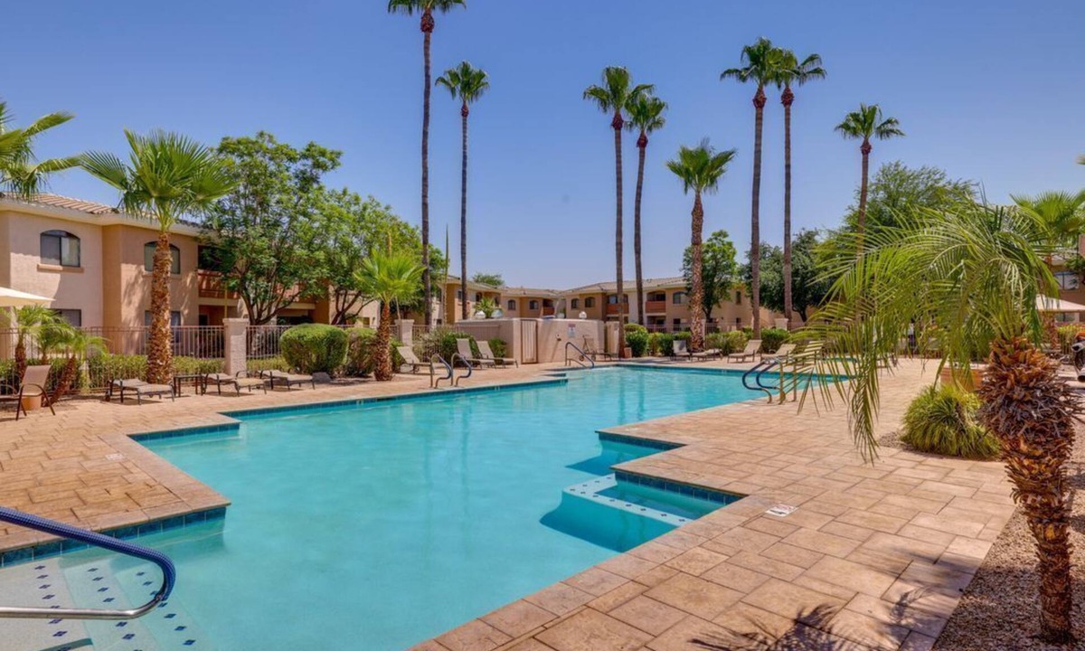 Maryvale Condo | Modern Condo Near Stadiums & Westgate Fun