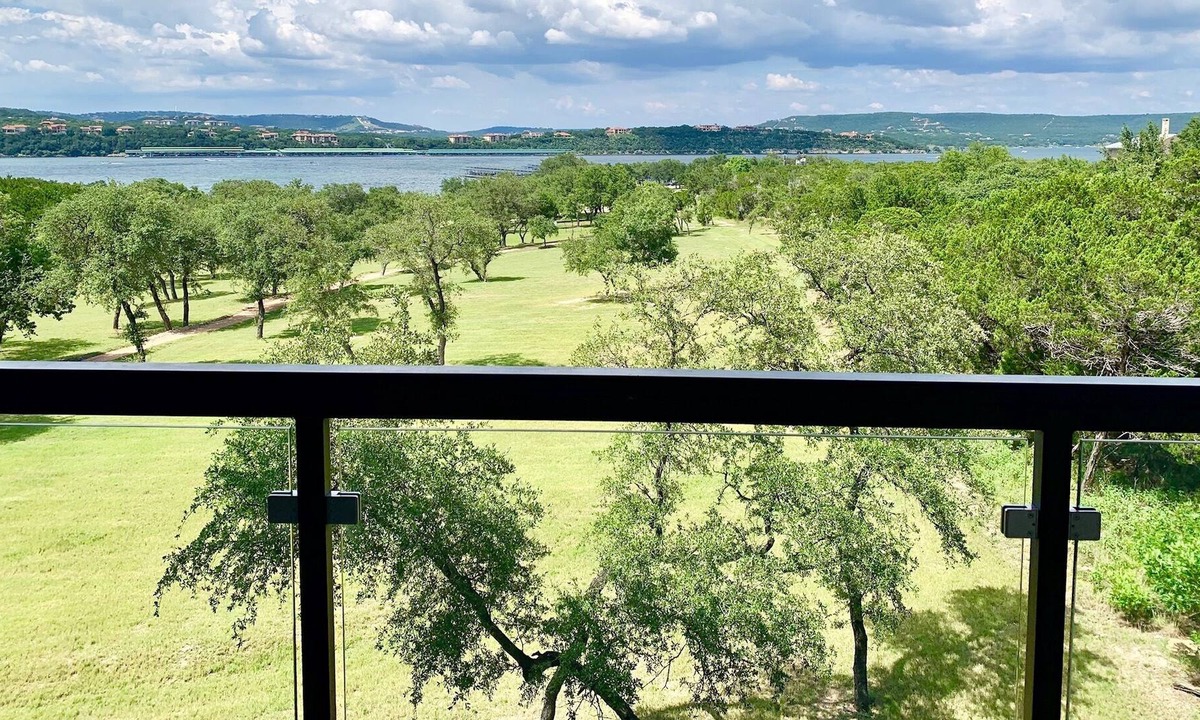 Hudson Bend Condo | Modern Condo on Lake Travis