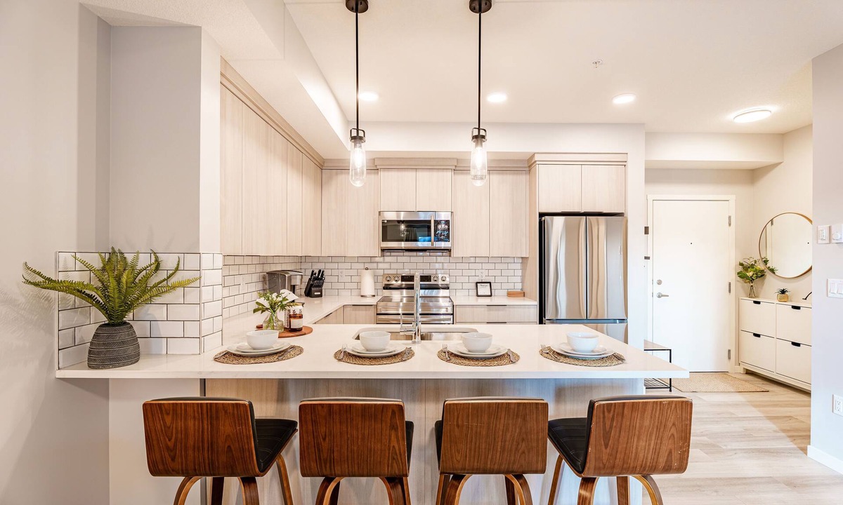 Calgary Condo | Modern Condo w/AC, close to YYC