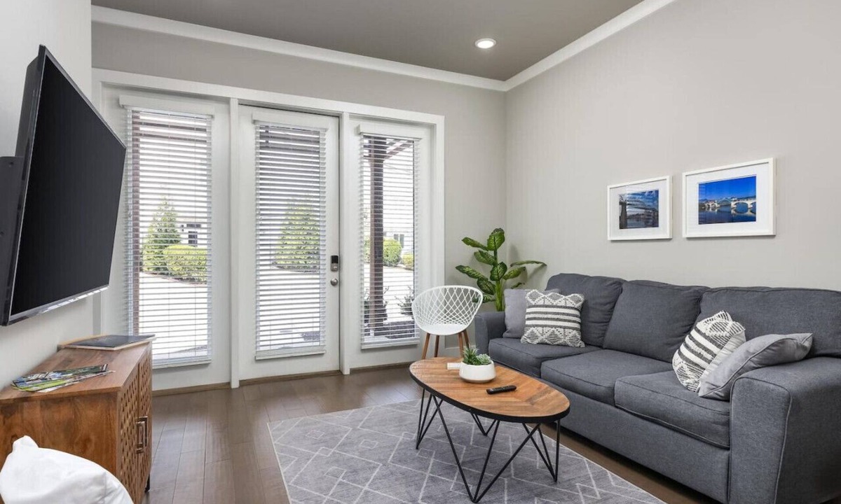 Chattanooga Villa | Modern Condo w/Mountain Views, 2 Private Decks!