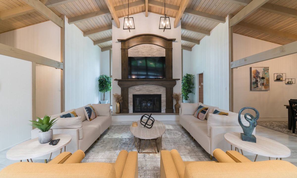 Jefferson City Villa | Modern Contemporary Villa with Private Creek
