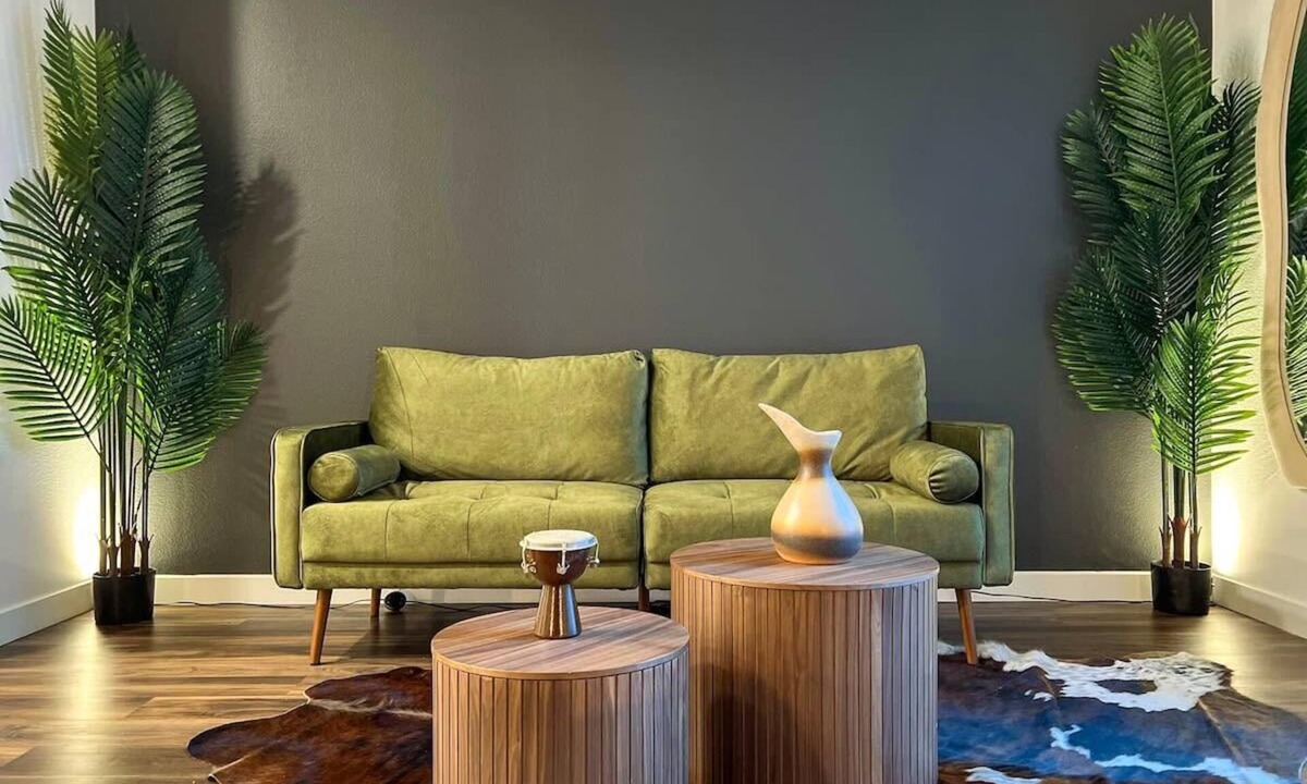 Hollywood Apartment | Modern Cosmopolitan APT Mid Hollywood with Free Parking 10mins to Universal Studios