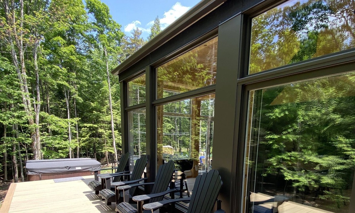 Sutton Ski Chalet | Modern Cosy-Chic Chalet with Spa in Nature