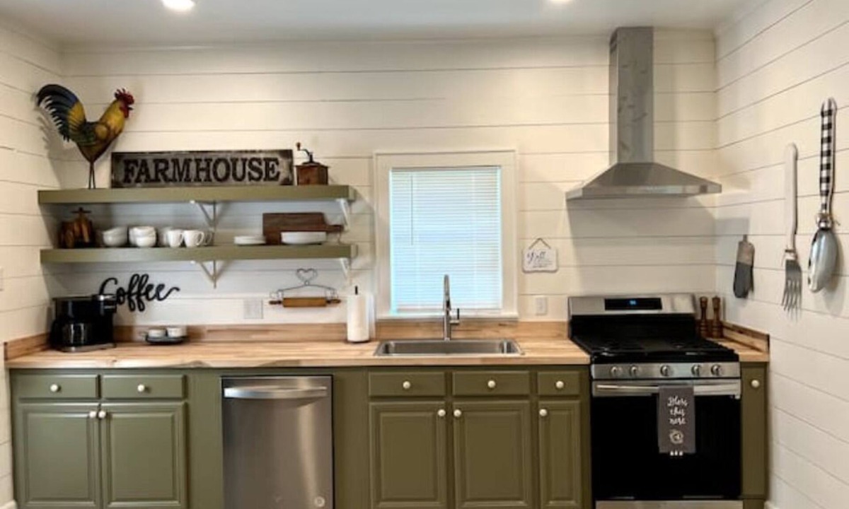 Benton Cottage | Modern Cottage in Downtown Benton