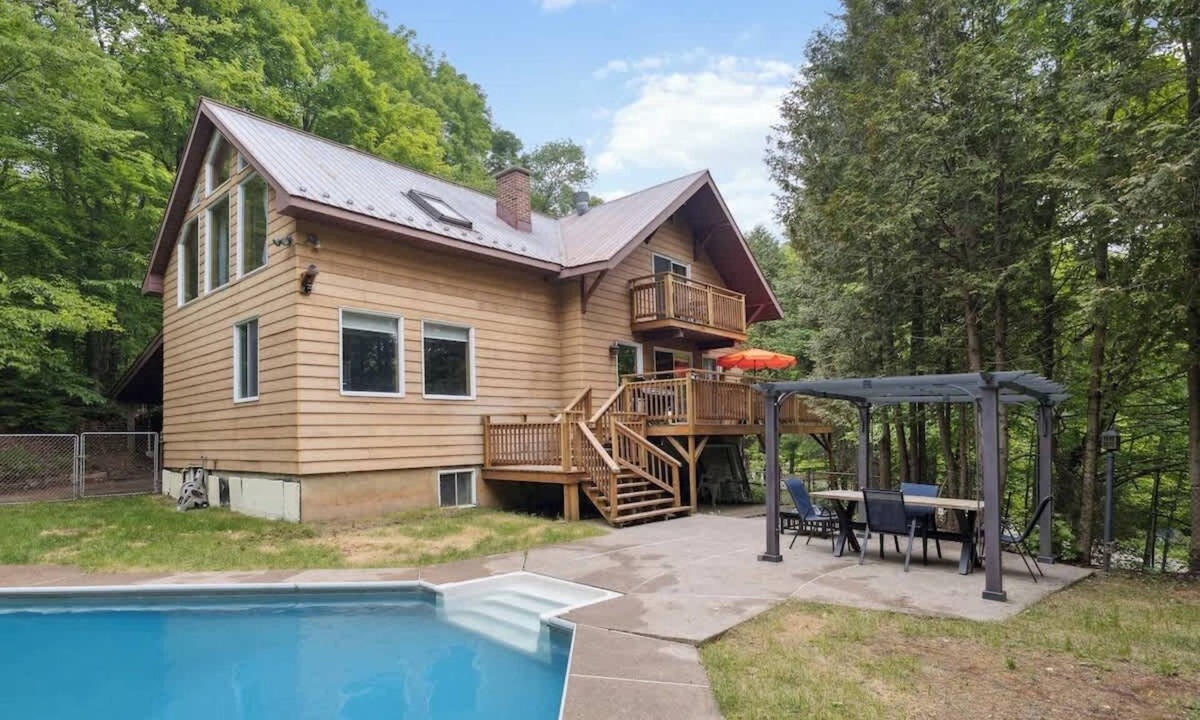 Argenteuil Regional County Municipality House | Modern Cottage Laurentians Private Pool & Nature