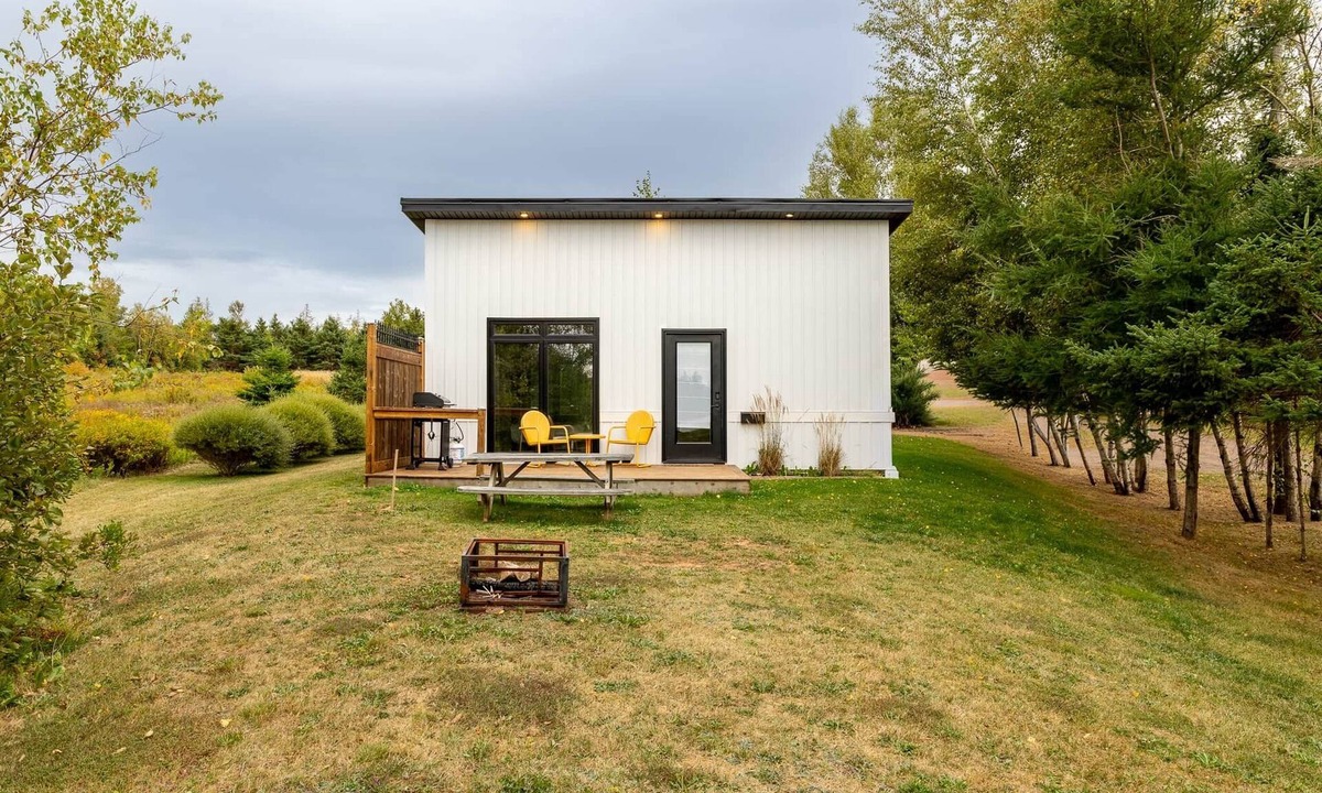 Corran Ban House | Modern Country Guesthouse in PEI—Private Patio, Cozy & Convenient Location