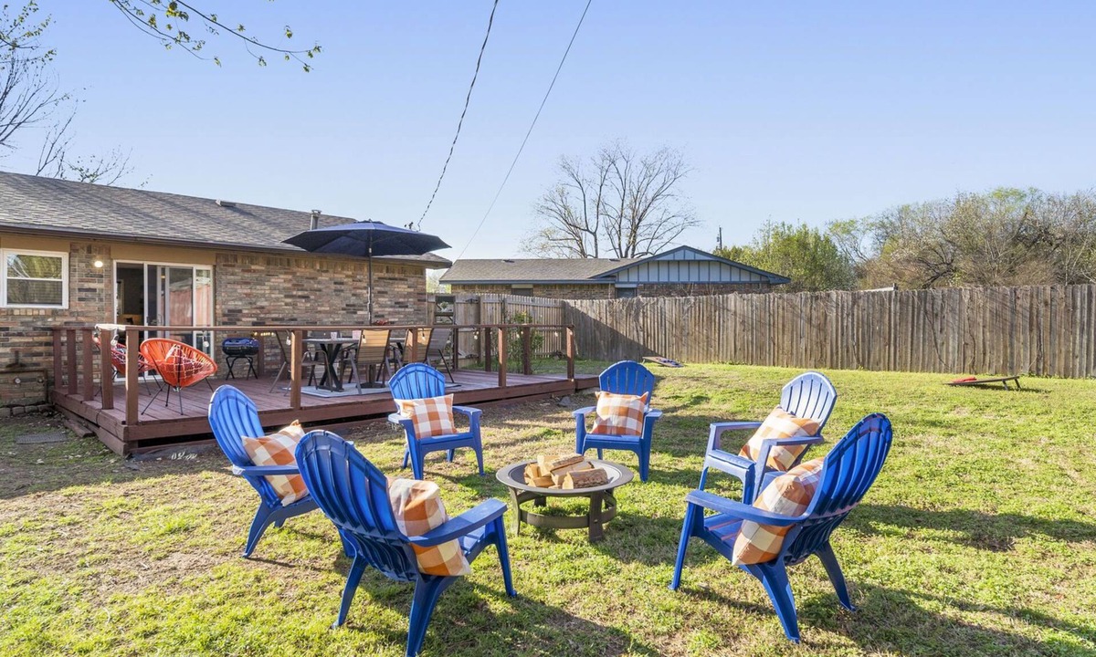 Muskogee House | Modern Country Gem/Huge Yard/Coffee Bar/King Bed