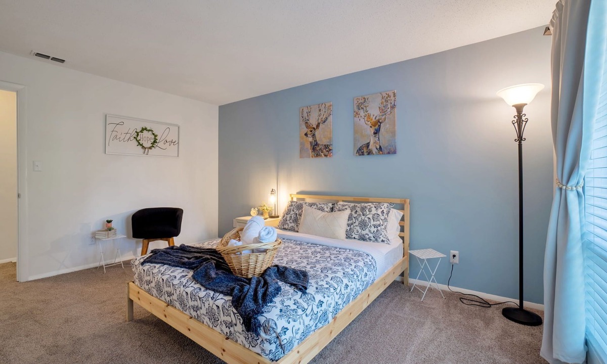 Sharon Woods Apartment | Modern Country Retreat | South Park |