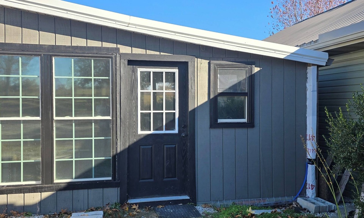 Macomb Apartment | Modern country studio apartment in Mountain Grove