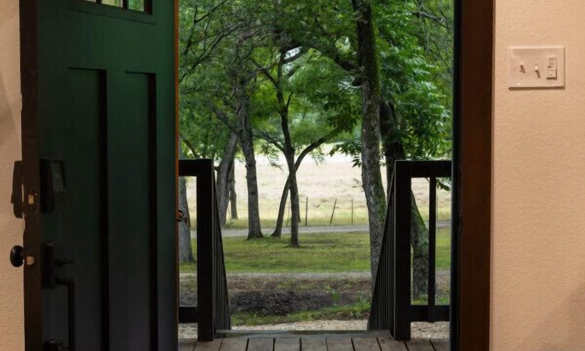 Dennis Cabin | Modern Cowboy Cabin with Scenic Country Views