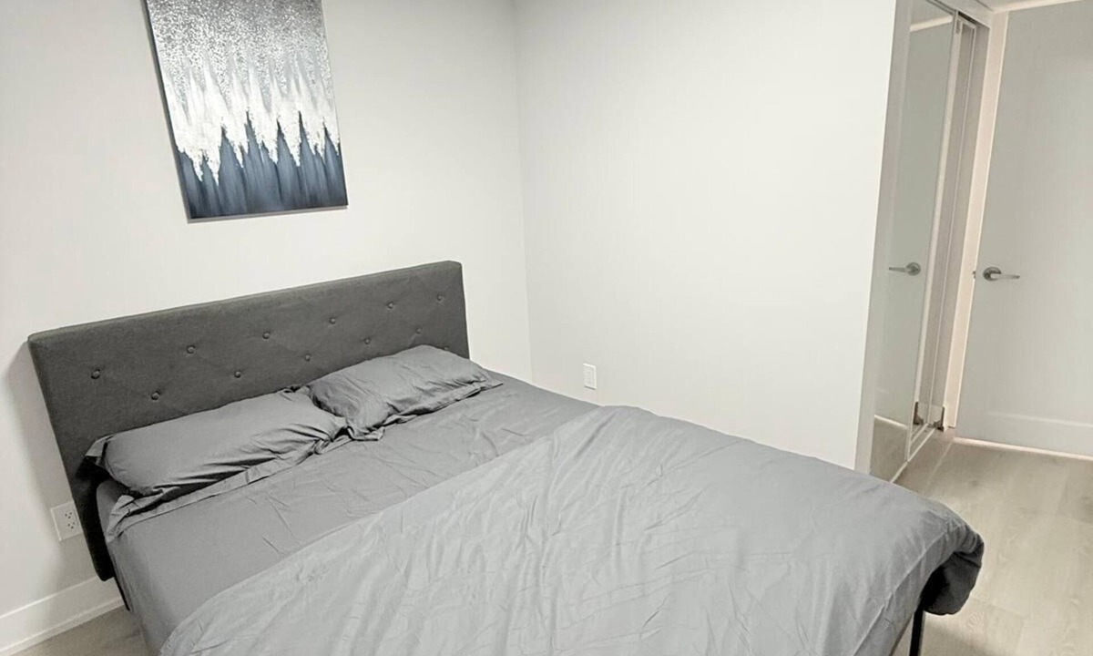 Halton Regional Municipality Apartment | Modern & Cozy 2 Bedrooms Basement Suite +Kitchen and Parking- Separate Entrance
