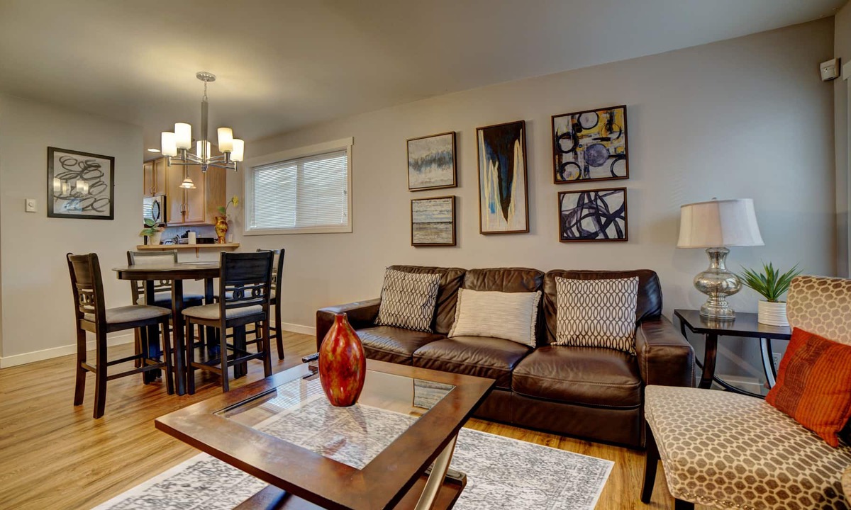Northgate House | Modern & Cozy 2 BR Townhouse