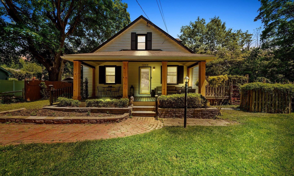 Exton House | Modern & Cozy 4 bd/3 ba WC convenience!