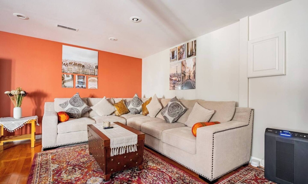 Ravenswood Apartment | Modern, Cozy & Chic 2 BR/1BA Apartment in Lincoln Square/Ravenswood, Chicago, IL