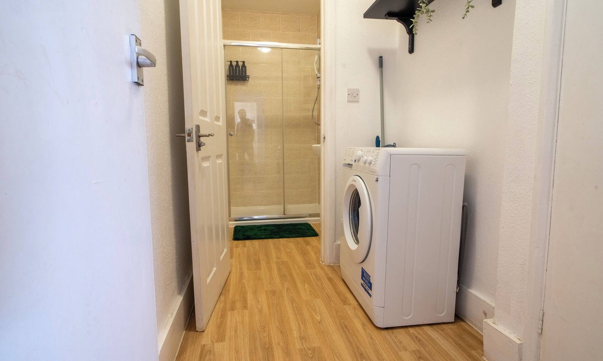 Fenny Stratford Apartment | Modern Cozy Flat