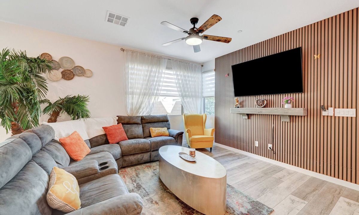 Rhodes Ranch House | Modern/Cozy Home, in great location with beautiful Backyard!