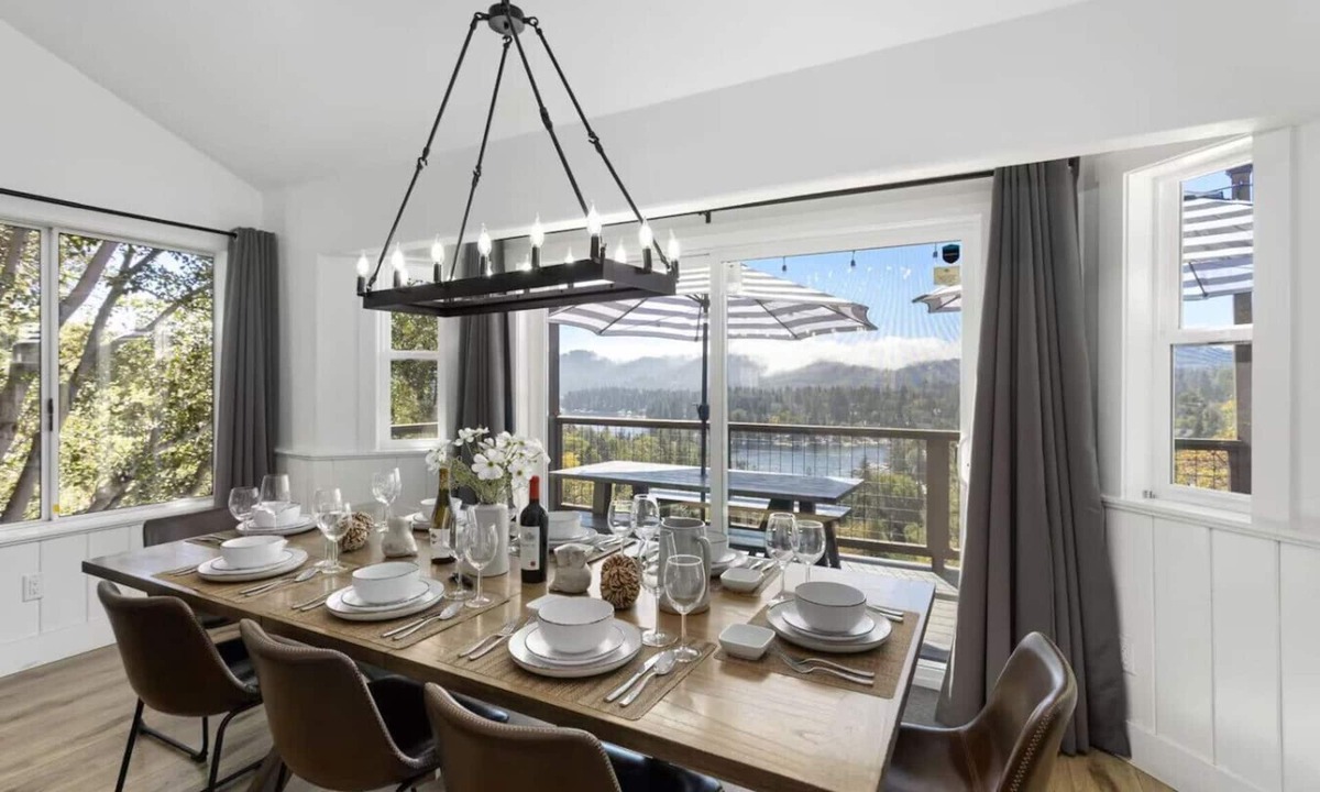 Lake Arrowhead House | Modern+Cozy Lakeview home w/gorgeous views! 6 BD, Sleeps 12, Decks, Firepit, EV