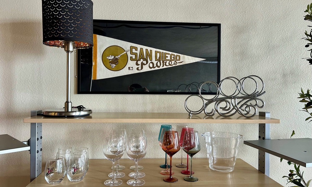 East Village Condo | Modern Cozy Loft King Bed Sleeps 2 Petco Park View Pet Friendly