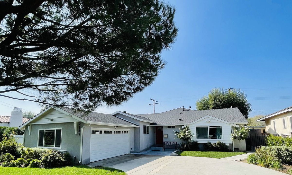 North Arroyo House | Modern & cozy, near Rosebowl, remodeled 2 bed, 1 bath, pets welcome.